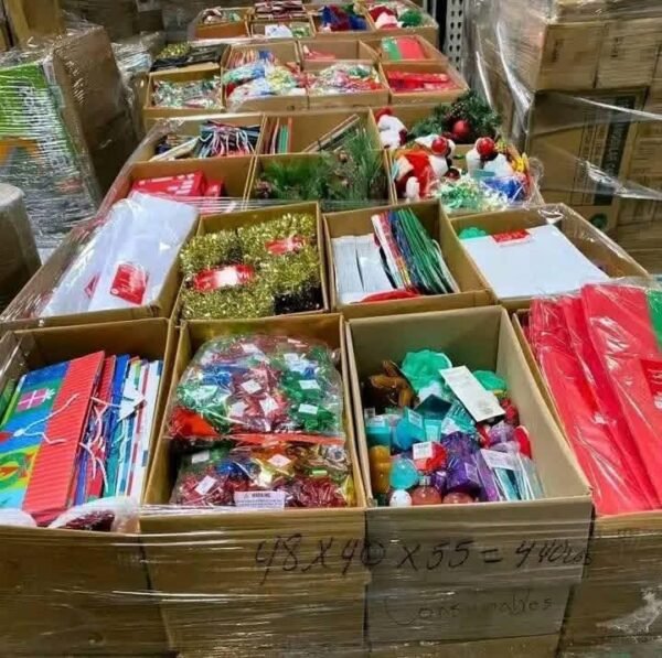 FB_IMG_1764324376642 Christmas pallets