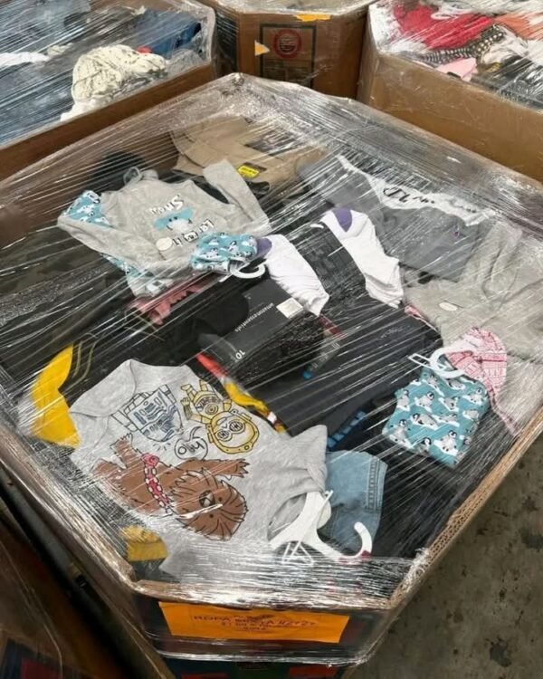 FB_IMG_1765208422966 Kids pallets clothes
