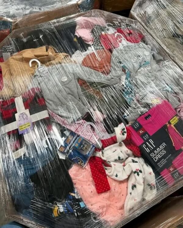 FB_IMG_1765208424968 Kids pallets clothes